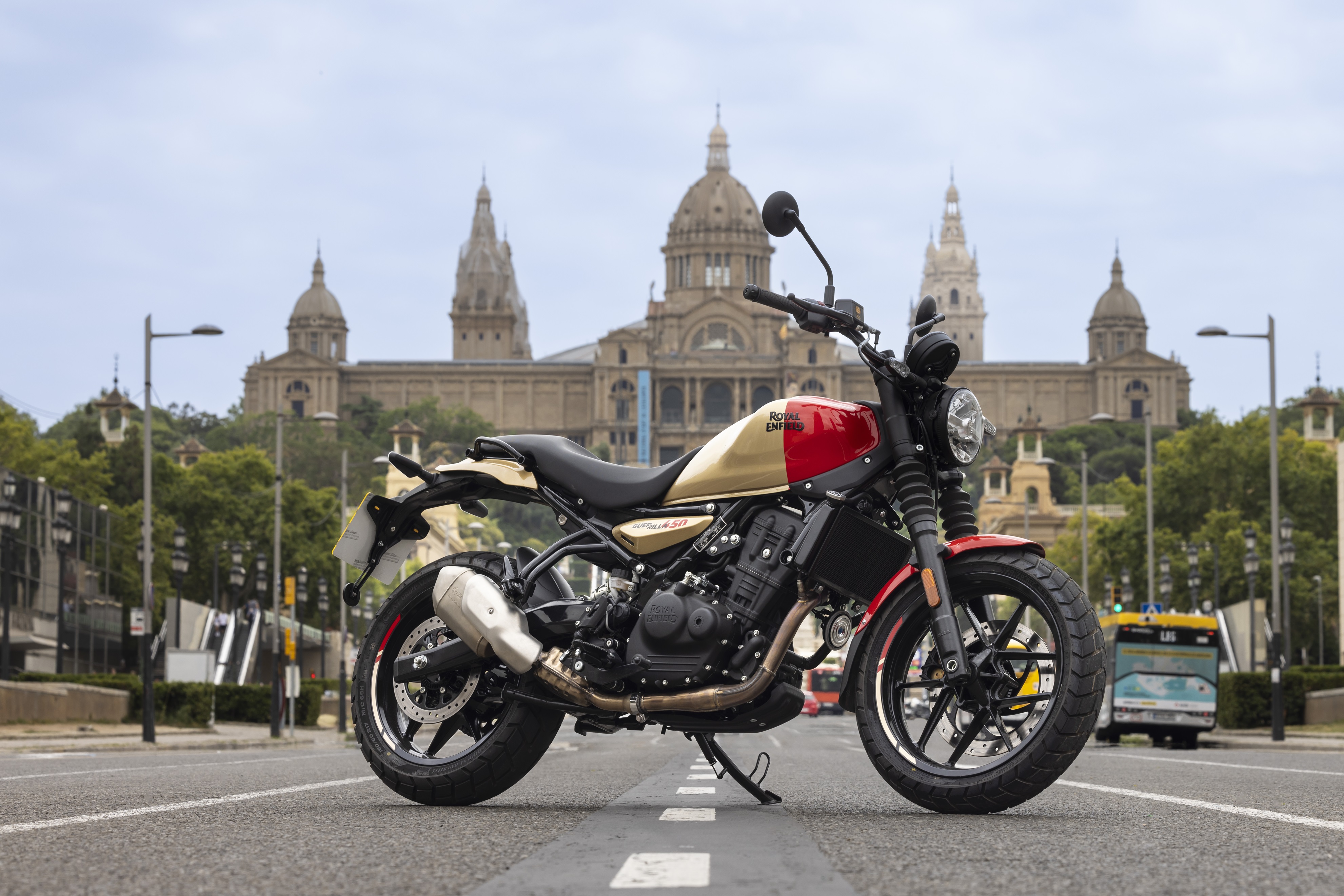 ROYAL ENFIELD ภูมิใจนำเสนอ GUERRILLA 450 !พร้อมสนุกไปกับทุกการเดินทางกับโรดสเตอร์รุ่นใหม่ล่าสุด